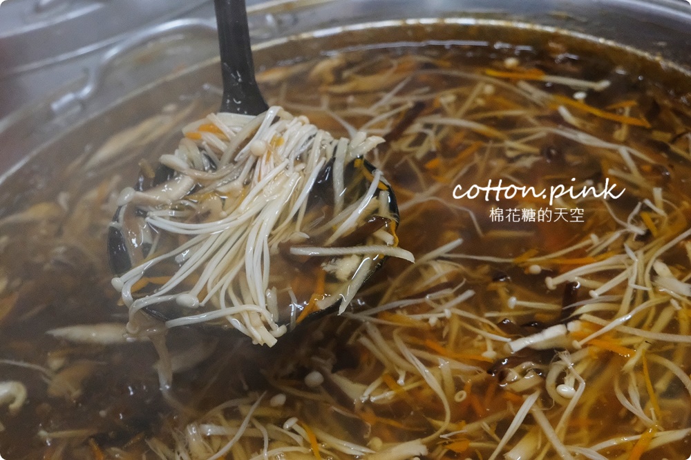 台中必吃一麵三吃麻醬麵加蘿蔔糕四合一完美套餐！古早味推薦-立偉麵食就在太原路