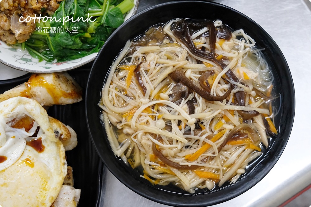 台中必吃一麵三吃麻醬麵加蘿蔔糕四合一完美套餐！古早味推薦-立偉麵食就在太原路
