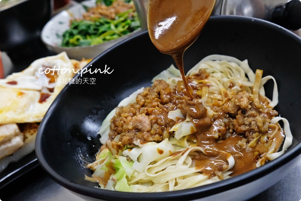 台中必吃一麵三吃麻醬麵加蘿蔔糕四合一完美套餐！古早味推薦-立偉麵食就在太原路
