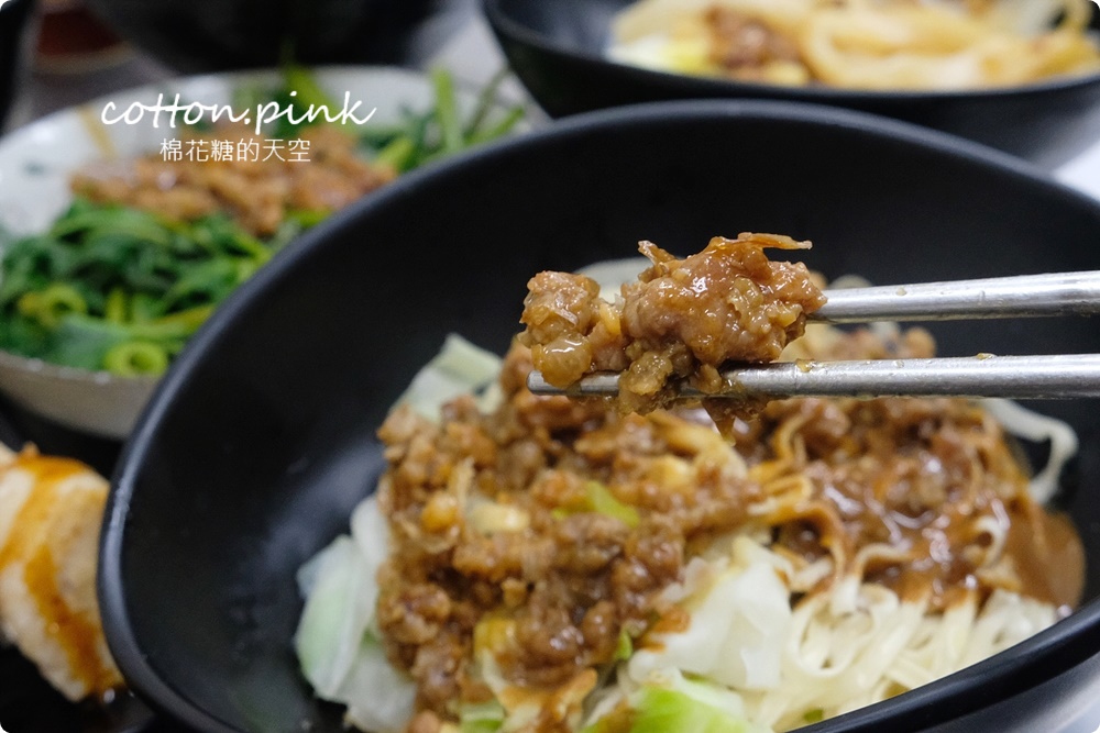 台中必吃一麵三吃麻醬麵加蘿蔔糕四合一完美套餐！古早味推薦-立偉麵食就在太原路