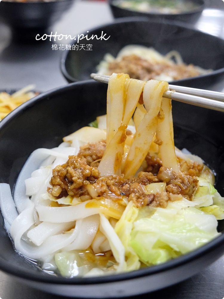 台中必吃一麵三吃麻醬麵加蘿蔔糕四合一完美套餐！古早味推薦-立偉麵食就在太原路