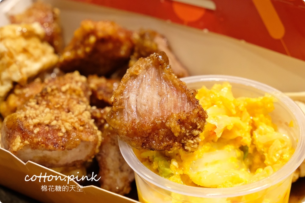 逢甲獨家美食！只有逢甲吃得到的炸黑輪-黑輪美～大推香酥無骨豬佐私房黃金泡菜！