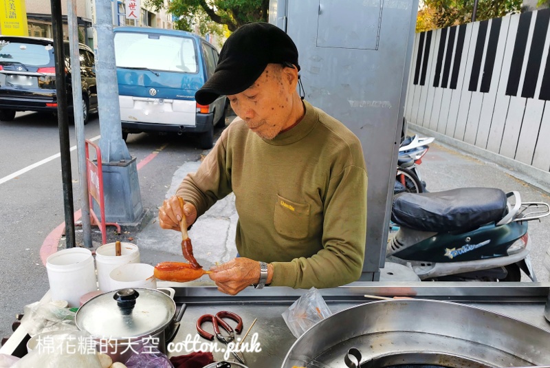 豐原小吃-瑞穗國小大門旁熱狗老攤！迷你版大腸包小腸吃的是回憶～