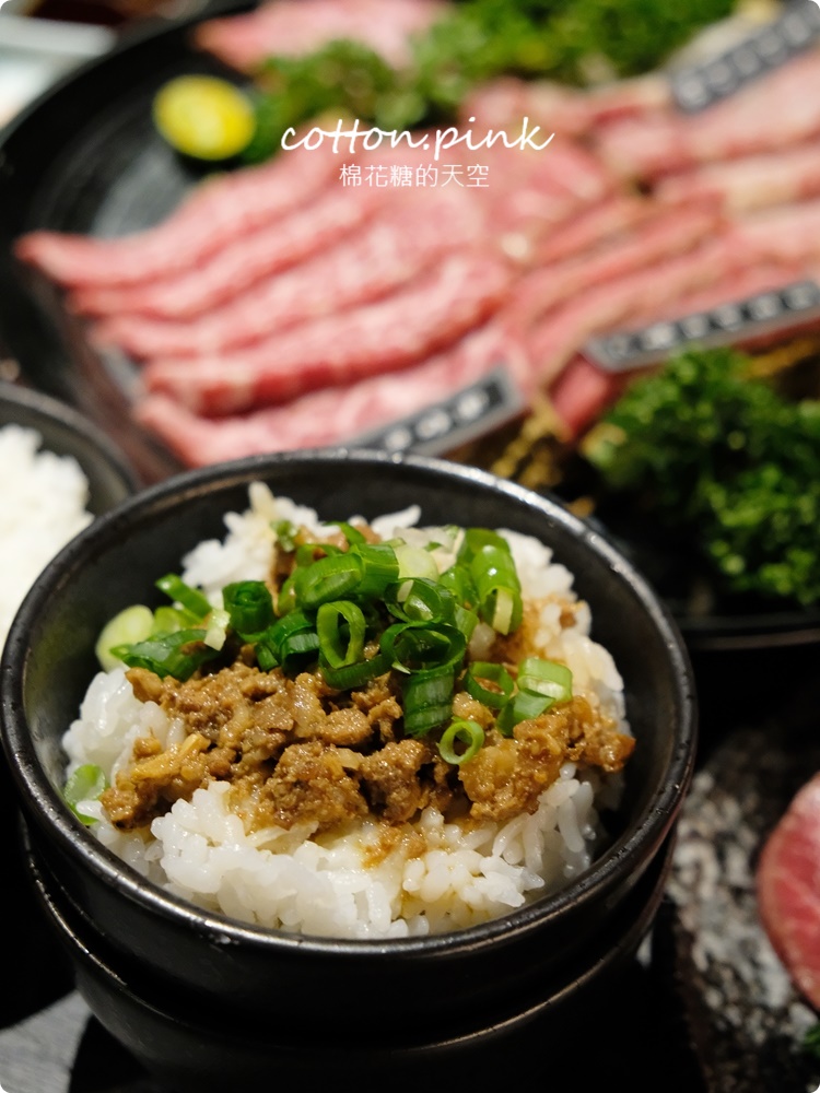 台中燒肉推薦|這家和牛切超厚！想肉燒烤飯後甜點超華麗的啦～