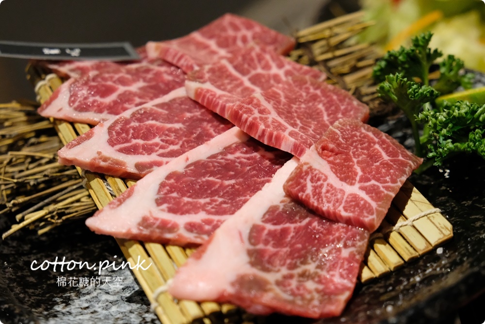 台中燒肉推薦|這家和牛切超厚！想肉燒烤飯後甜點超華麗的啦～
