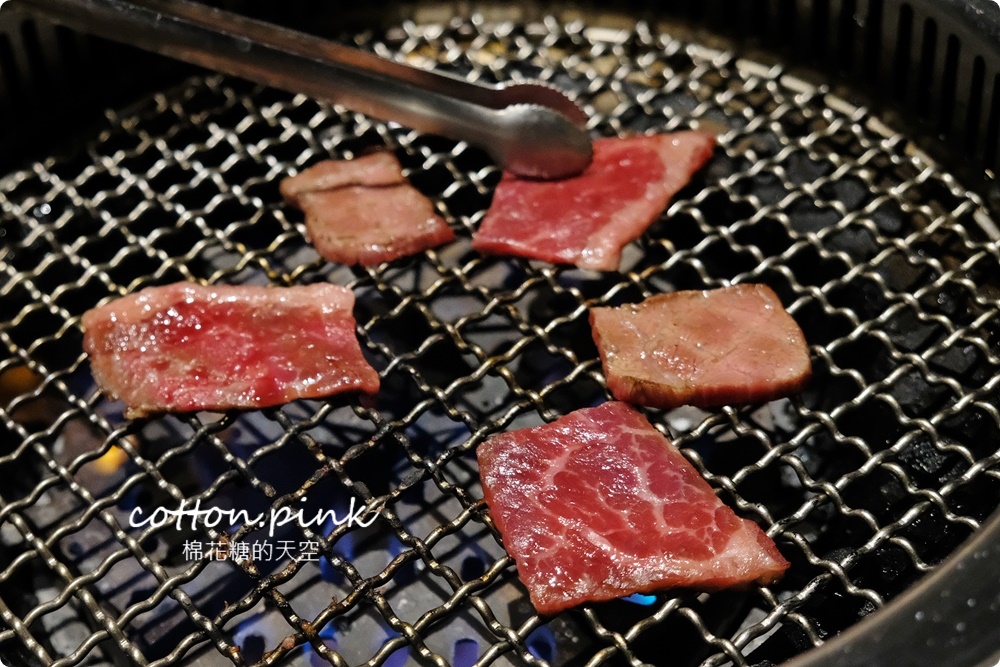 台中燒肉推薦|這家和牛切超厚！想肉燒烤飯後甜點超華麗的啦～