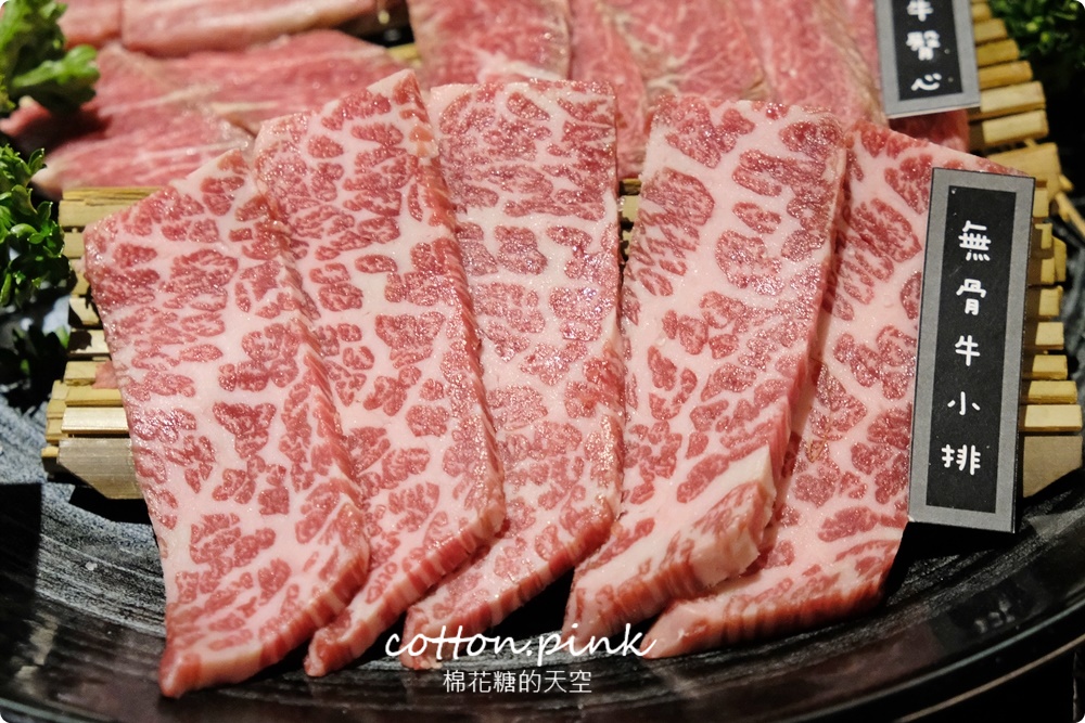 台中燒肉推薦|這家和牛切超厚！想肉燒烤飯後甜點超華麗的啦～