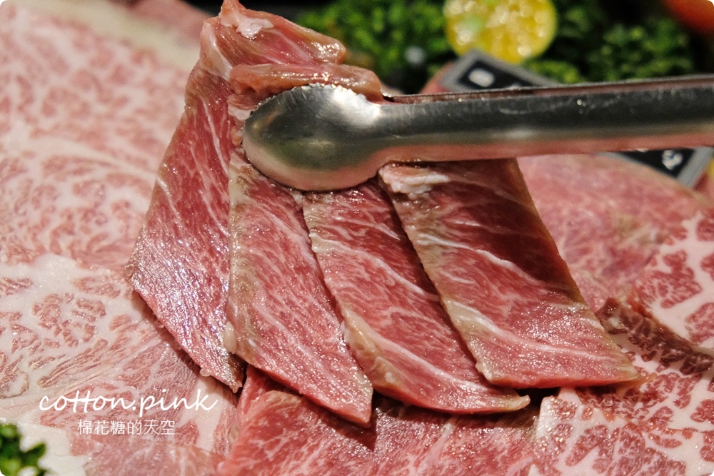 台中燒肉推薦|這家和牛切超厚！想肉燒烤飯後甜點超華麗的啦～