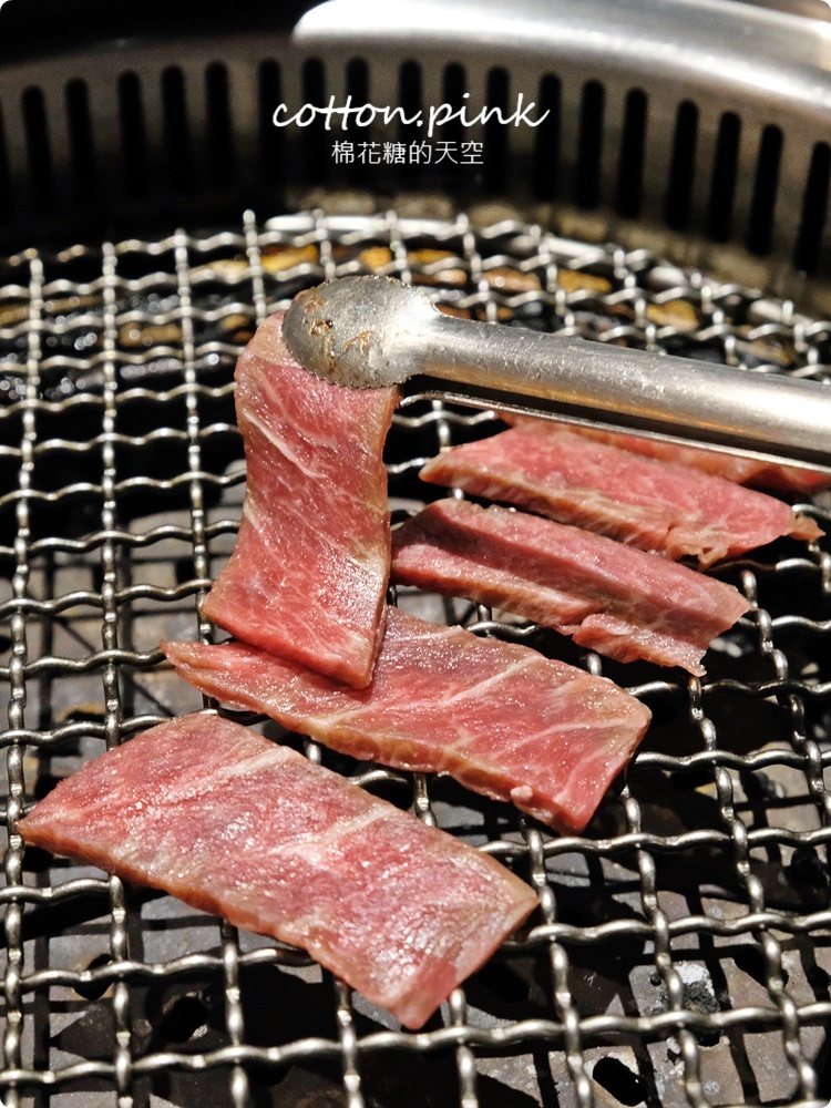 台中燒肉推薦|這家和牛切超厚！想肉燒烤飯後甜點超華麗的啦～
