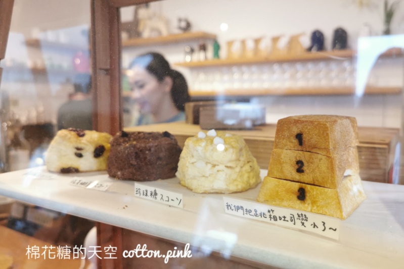 台中夜景來這家！MITAKA 3e cafe龍貓夜景咖啡不只夜景美～庭園小平房好像來到國外