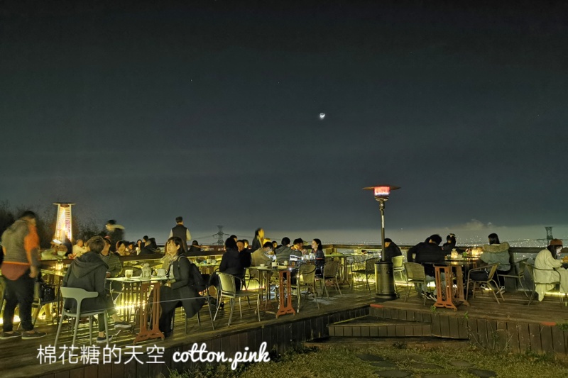 台中夜景來這家！MITAKA 3e cafe龍貓夜景咖啡不只夜景美～庭園小平房好像來到國外