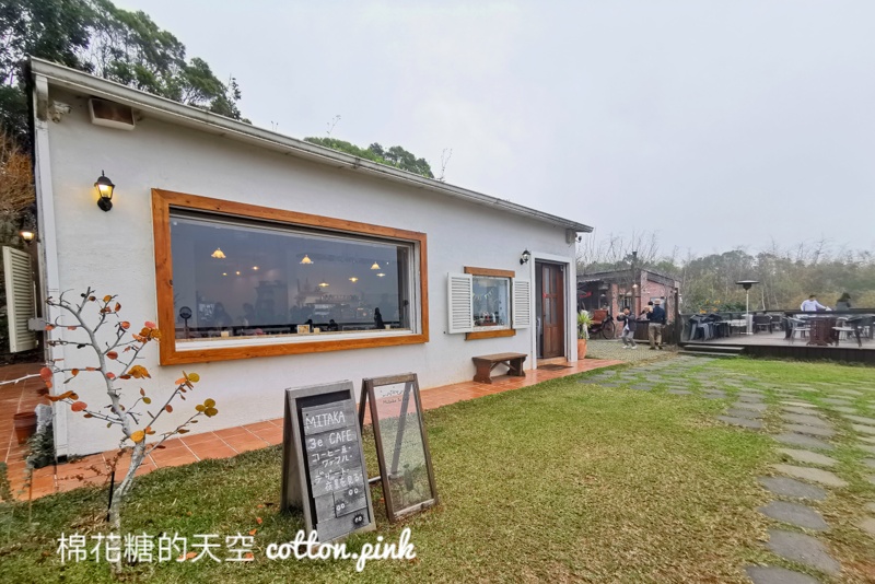 台中夜景來這家！MITAKA 3e cafe龍貓夜景咖啡不只夜景美～庭園小平房好像來到國外