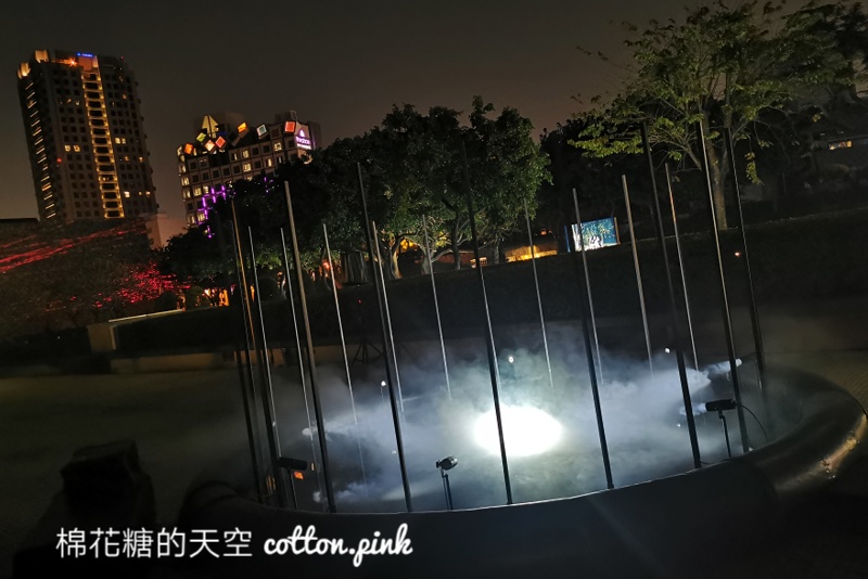 2021光影藝術節來了！國美館大門口滿滿火柴小人重現電玩情節滿滿童趣～