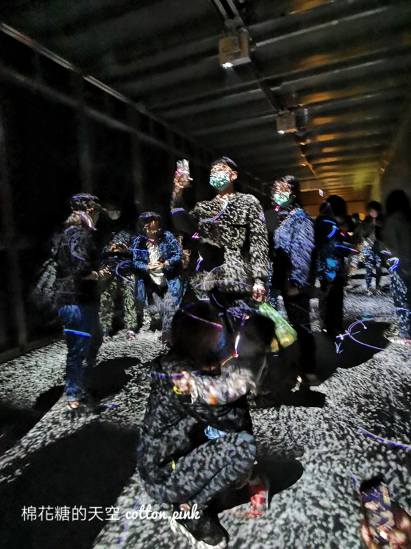 2021光影藝術節來了！國美館大門口滿滿火柴小人重現電玩情節滿滿童趣～
