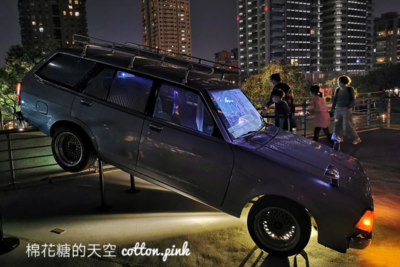 2021光影藝術節來了！國美館大門口滿滿火柴小人重現電玩情節滿滿童趣～