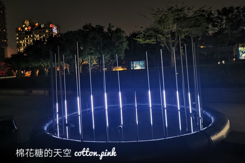 2021光影藝術節來了！國美館大門口滿滿火柴小人重現電玩情節滿滿童趣～