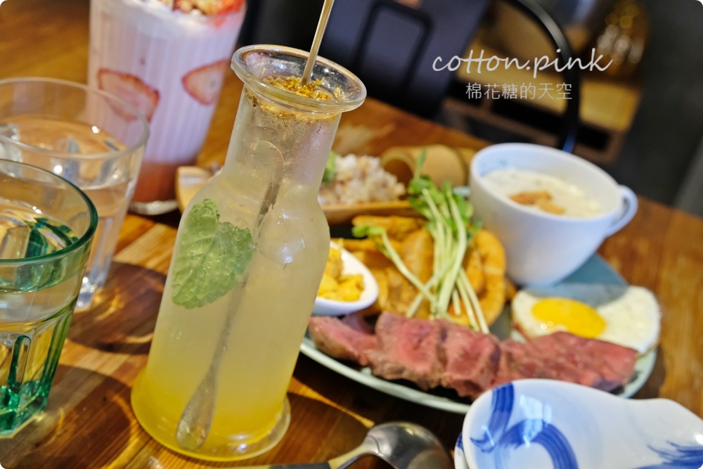 台中人氣早午餐最新活動牛排免費送！春三朝午近逢甲～少見毛巾蛋糕好吃推薦