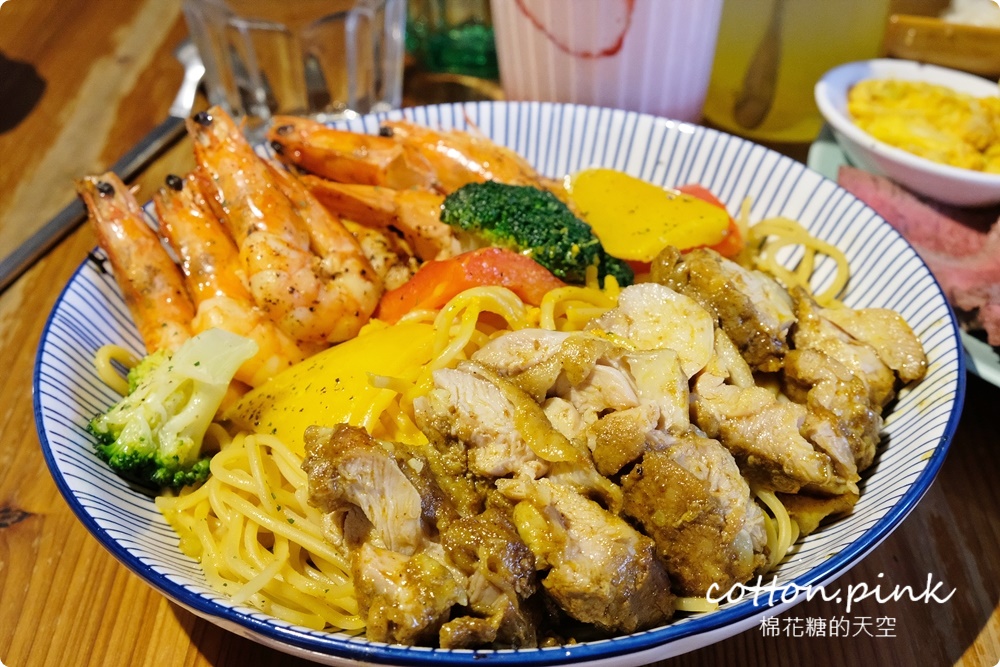 台中人氣早午餐最新活動牛排免費送！春三朝午近逢甲～少見毛巾蛋糕好吃推薦