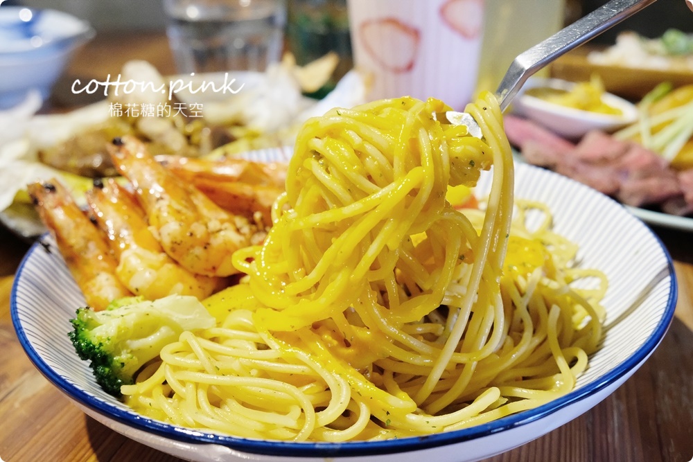 台中人氣早午餐最新活動牛排免費送！春三朝午近逢甲～少見毛巾蛋糕好吃推薦