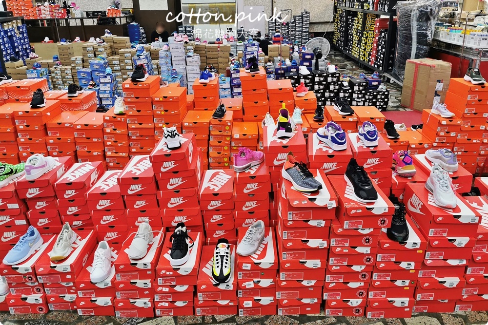 只有十天！台中大肚品牌球鞋特賣～球星款球鞋加碼兩雙八折！運動服飾三件1000元、童鞋同步下殺優惠中～