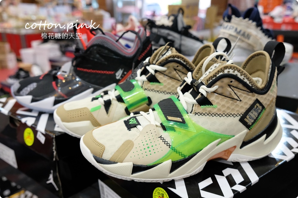只有十天!台中大肚品牌球鞋特賣~球星款球鞋加碼兩雙八折!運動服飾三件1000元、童鞋同步下殺優惠中~ 只有十天!台中大肚品牌球鞋特賣~球星款球鞋加碼兩雙八折!運動服飾三件1000元、童鞋同步下殺優惠中~