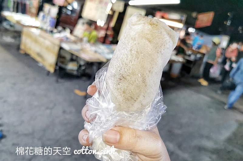 台中夜市人氣美食-紋綻潤餅在這裡不用排隊耶！加了秘方超特別～