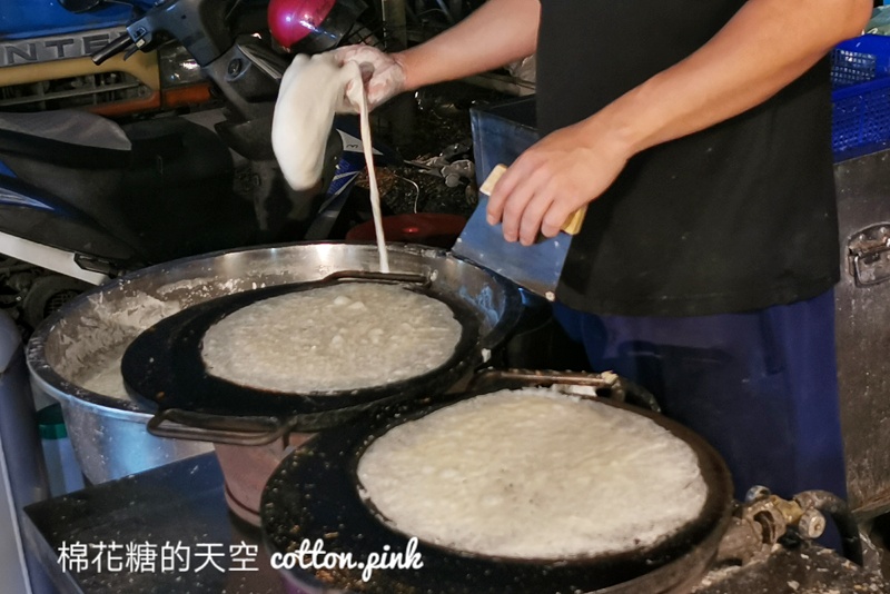 台中夜市人氣美食-紋綻潤餅在這裡不用排隊耶！加了秘方超特別～