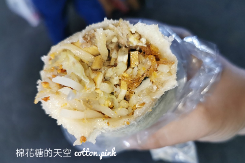 台中夜市人氣美食-紋綻潤餅在這裡不用排隊耶！加了秘方超特別～
