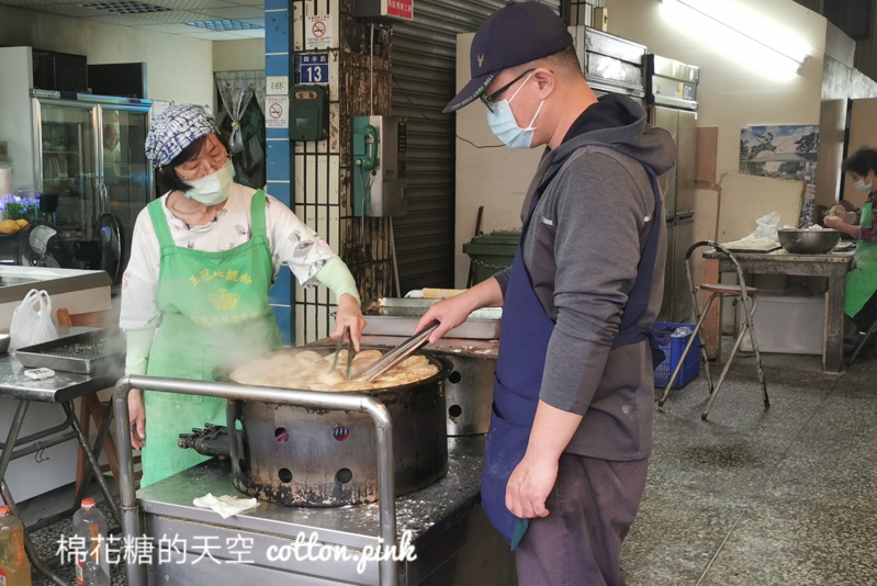 台中下午茶選這家！江媽媽水煎包每天都排隊～排隊美食吃起來