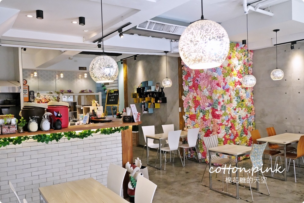 台中早午餐推薦|美術館周邊FUN輕鬆最新菜單供應中！大餐盤真的超大一盤啦～