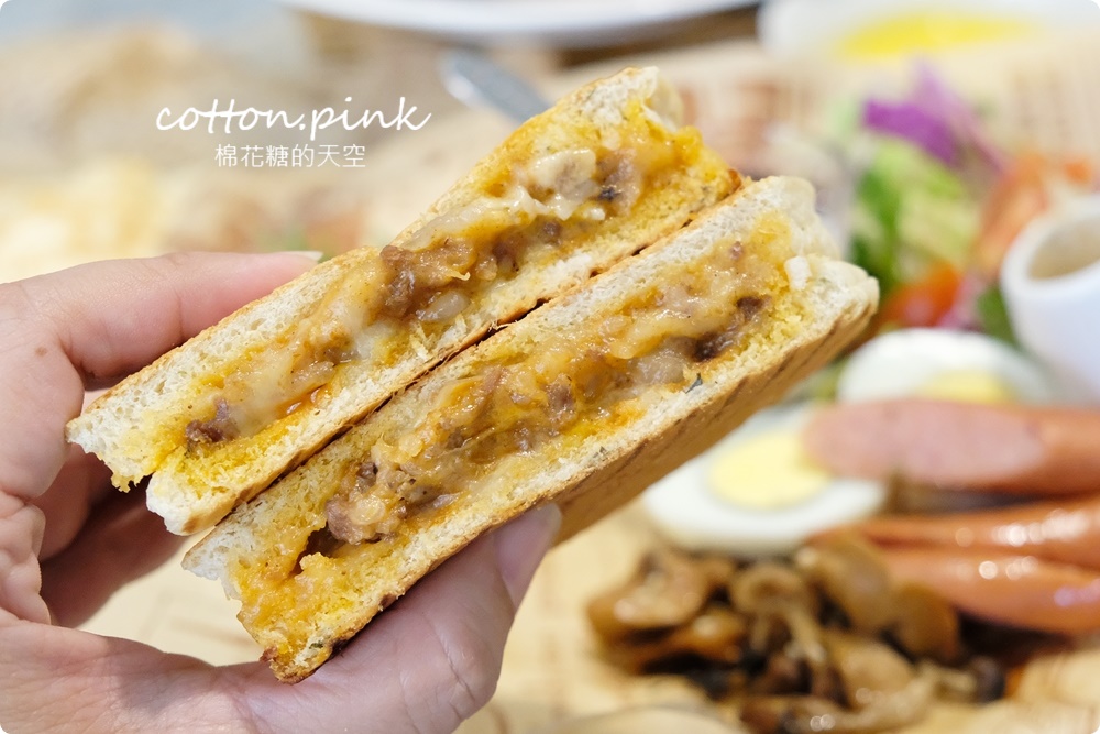 台中早午餐推薦|美術館周邊FUN輕鬆最新菜單供應中！大餐盤真的超大一盤啦～