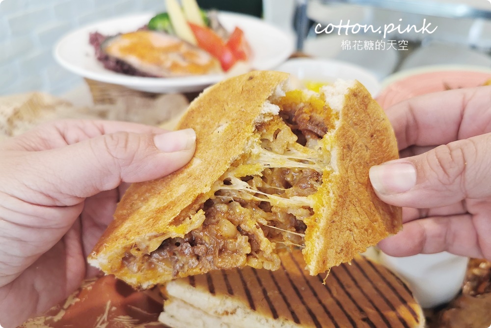 台中早午餐推薦|美術館周邊FUN輕鬆最新菜單供應中！大餐盤真的超大一盤啦～