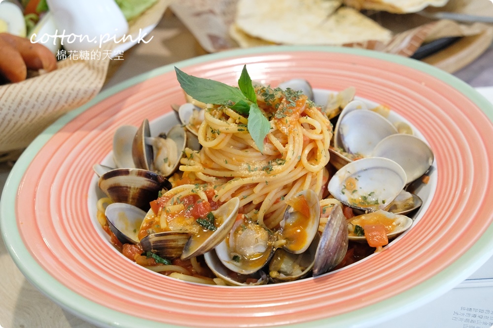 台中早午餐推薦|美術館周邊FUN輕鬆最新菜單供應中！大餐盤真的超大一盤啦～