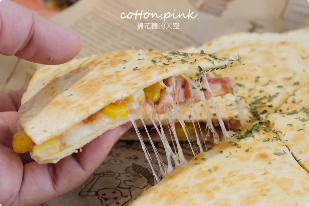 台中早午餐推薦|美術館周邊FUN輕鬆最新菜單供應中！大餐盤真的超大一盤啦～