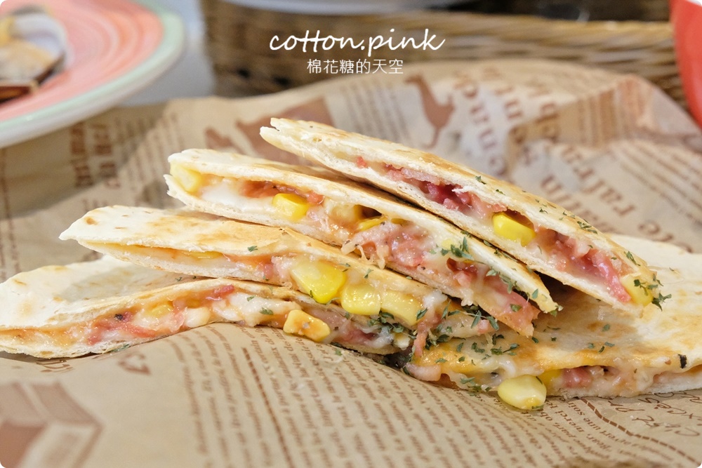 台中早午餐推薦|美術館周邊FUN輕鬆最新菜單供應中！大餐盤真的超大一盤啦～