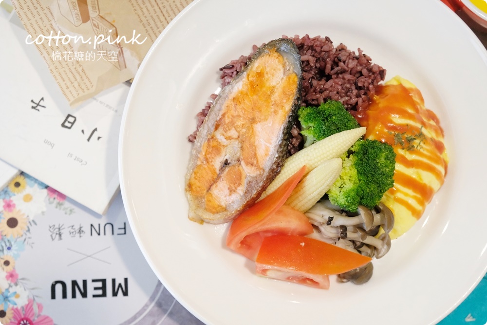 台中早午餐推薦|美術館周邊FUN輕鬆最新菜單供應中！大餐盤真的超大一盤啦～