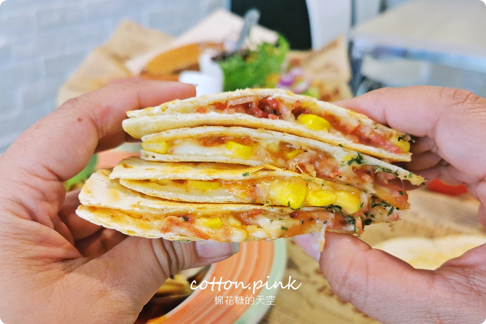 台中早午餐推薦|美術館周邊FUN輕鬆最新菜單供應中！大餐盤真的超大一盤啦～