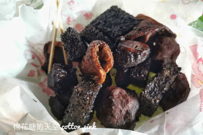 大慶夜市必吃!一開攤就爆人潮~魯到黑金大肥鵝東山鴨頭 大慶夜市必吃!一開攤就爆人潮~魯到黑金大肥鵝東山鴨頭