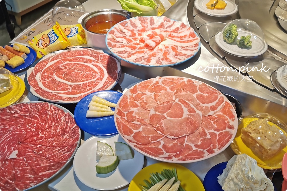 299起台中火鍋吃到飽～加價牛豬肉盤無限點更划算，街喜鍋各式蔬菜、火鍋料直接迴轉送到你面前