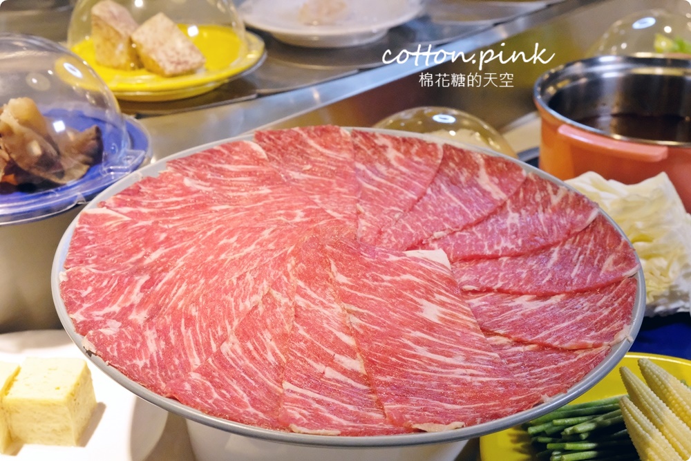 299起台中火鍋吃到飽～加價牛豬肉盤無限點更划算，街喜鍋各式蔬菜、火鍋料直接迴轉送到你面前