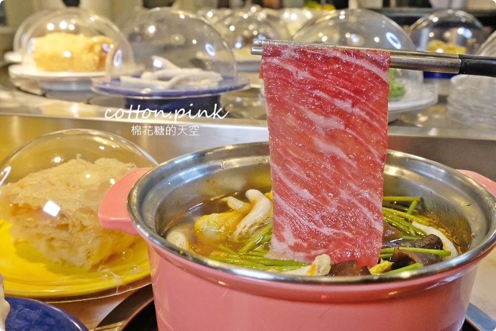 299起台中火鍋吃到飽～加價牛豬肉盤無限點更划算，街喜鍋各式蔬菜、火鍋料直接迴轉送到你面前