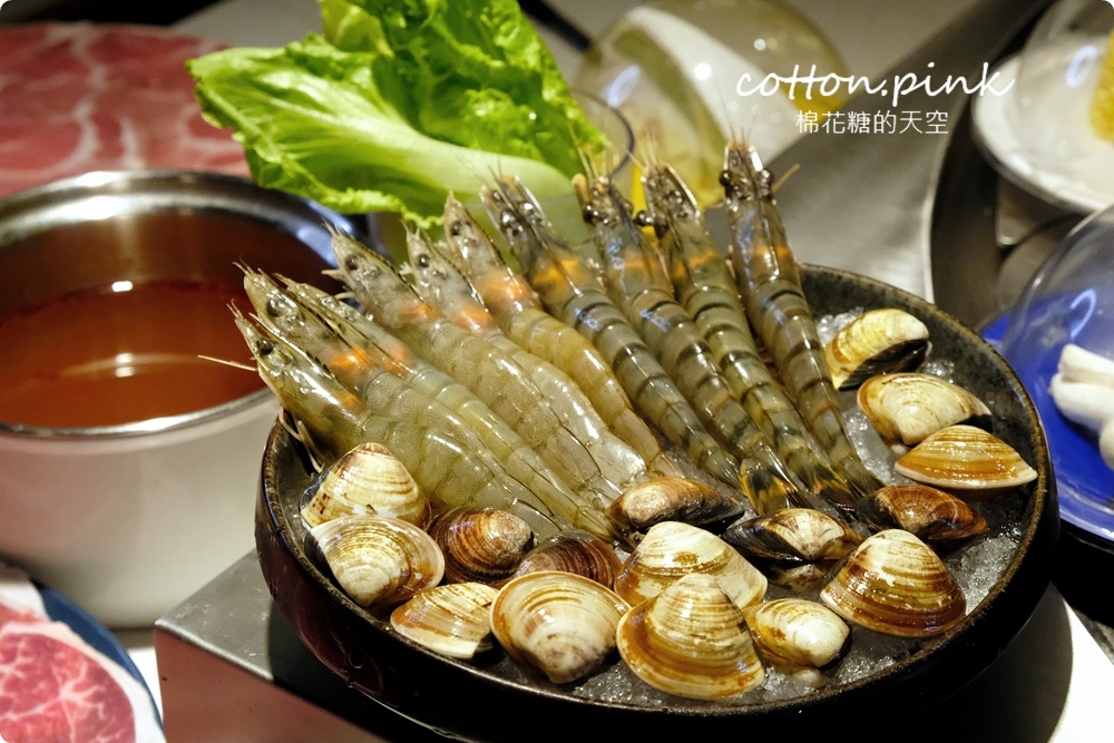299起台中火鍋吃到飽～加價牛豬肉盤無限點更划算，街喜鍋各式蔬菜、火鍋料直接迴轉送到你面前