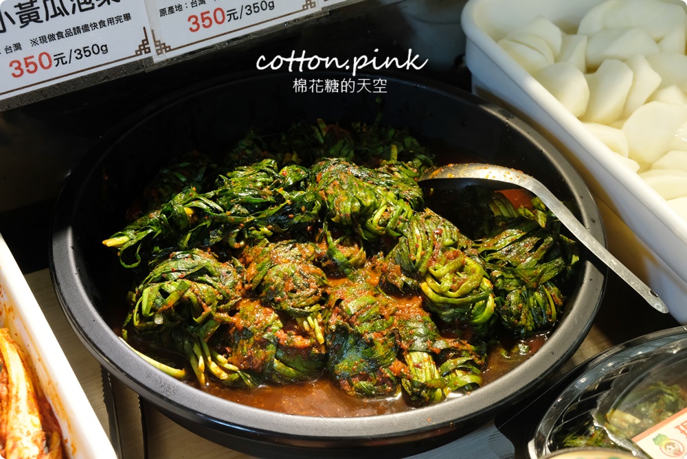 韓國街邊小吃重現！辣炒年糕、牽絲熱狗吃起來～爆漿蒜香包邪惡現烤不能錯過
