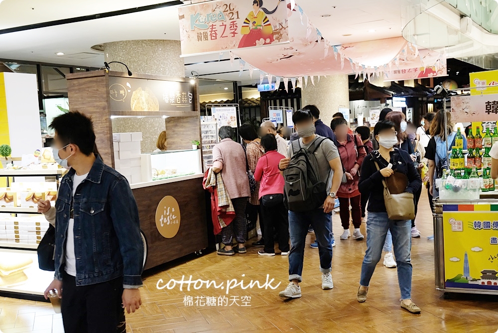 韓國街邊小吃重現！辣炒年糕、牽絲熱狗吃起來～爆漿蒜香包邪惡現烤不能錯過