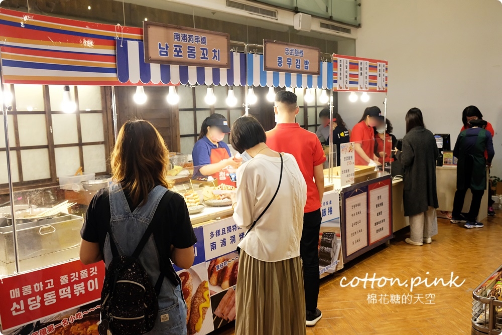 韓國街邊小吃重現！辣炒年糕、牽絲熱狗吃起來～爆漿蒜香包邪惡現烤不能錯過