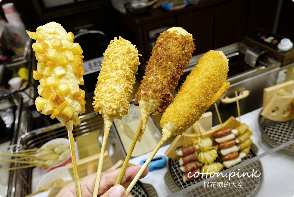 韓國街邊小吃重現！辣炒年糕、牽絲熱狗吃起來～爆漿蒜香包邪惡現烤不能錯過