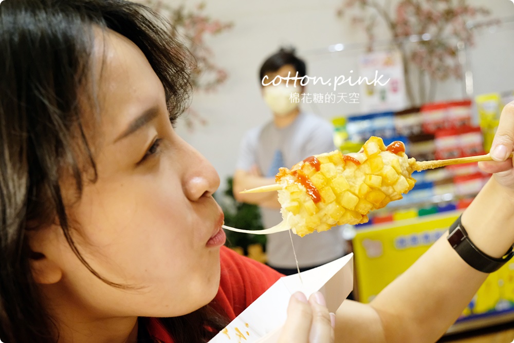 韓國街邊小吃重現！辣炒年糕、牽絲熱狗吃起來～爆漿蒜香包邪惡現烤不能錯過