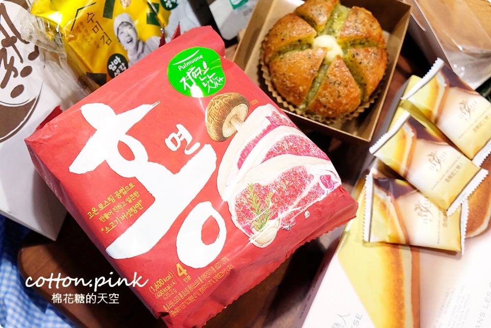 韓國街邊小吃重現！辣炒年糕、牽絲熱狗吃起來～爆漿蒜香包邪惡現烤不能錯過
