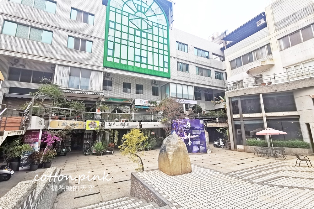 台中半日遊推薦行程|東海藝術街隱藏老店好好玩從早到晚好好玩！