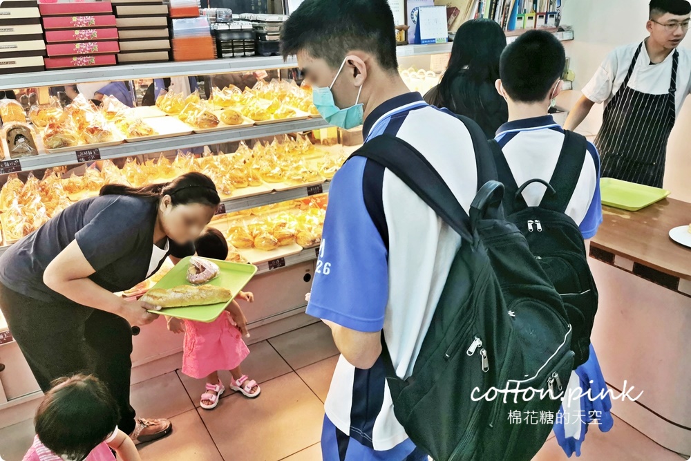 台中太平麵包店推薦|老店瑞達香大推最新抹茶桂圓蛋糕～生日蛋糕超平價
